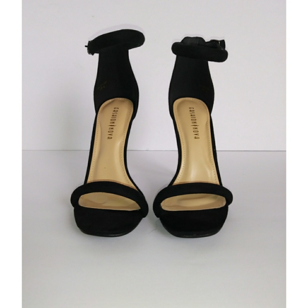 🆕 Fashion Nova Strapped Success Heel